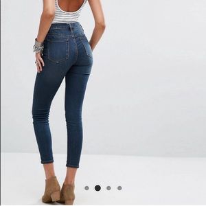 FREE PEOPLE blue stretch high rise skinny jeans denim dark wash. Size 27 crop